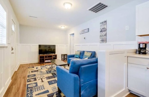 Atlantic Beach House | Bailey's Beach Cottage Unit 2
