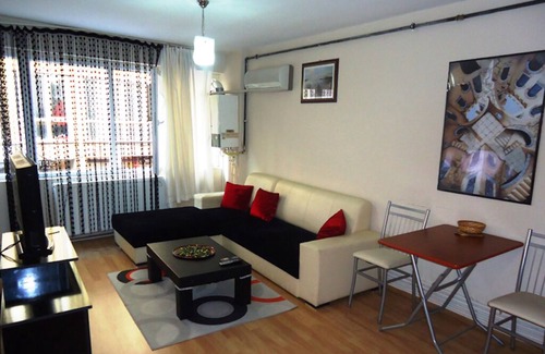Bakırkoy Apartment | Bakırköy Meydana Yakın 1+1 Eşyalı Daire