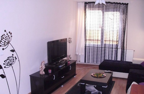 Bakırkoy Apartment | Bakırköy Meydana Yakın 1+1 Eşyalı Daire