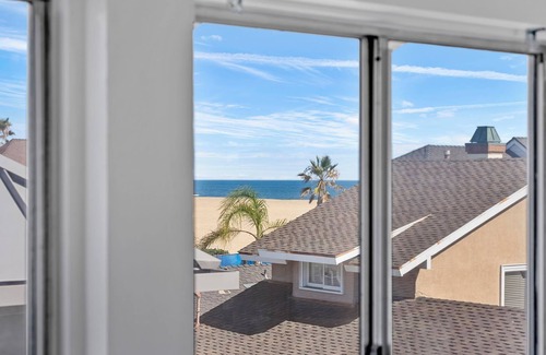 Balboa Peninsula House | Balboa Duplex Steps to Beach with Spa