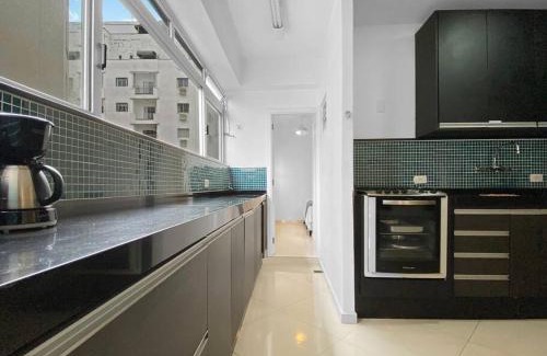 Pitangueiras Apartment | Balcony Sea View Pitangueiras 4 rooms Spacious