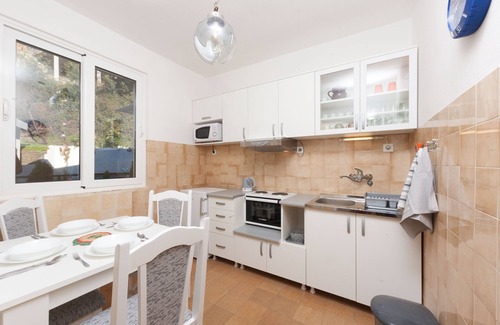 Meljine Apartment | Balcony with Sea view, 5 min Walk to the Beach, Wi-Fi, Aircon, Parking