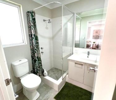 Baldivis House | Baldivis Home Close to IGA, CAFE, Restaurants, 15 mins to beach