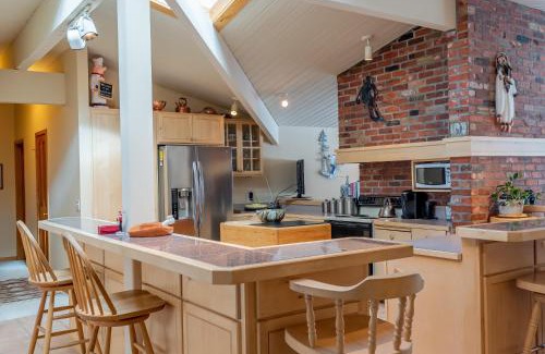 Warm Springs House | Baldy View Home