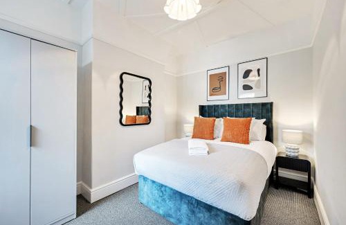 Bootle House | Balfour House - Air Host & Stay - Sleeps 8, free parking