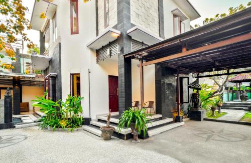North Legian Villa | Balinese Home with Pool near Padma Beach, Legian