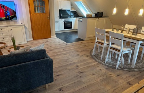 Midlum Apartment | Balkon Hüs - A fantastic apartment with a huge, covered balcony