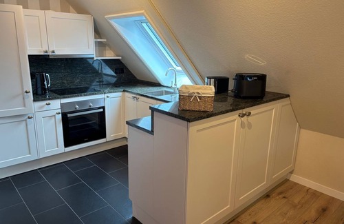 Midlum Apartment | Balkon Hüs - A fantastic apartment with a huge, covered balcony