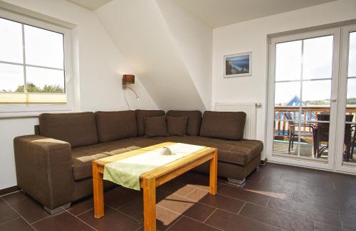 Thiessow Apartment | Balkon mit Meerblick, gratis Nutzung vom AHOI Erlebnisbad und Sauna in Sellin - Haus De niege Wech FeWo 03