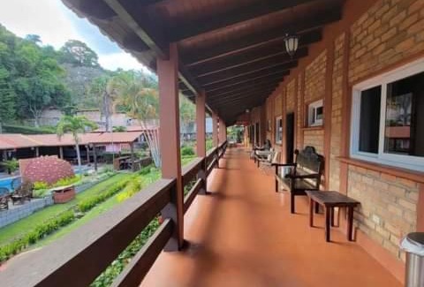 Valle de Angeles House | Bama House hn