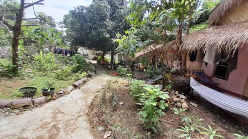 Bai Lan Resort | Bamboo Hut Resort and Restaurant