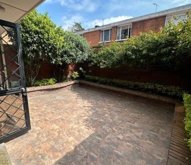 Barrios Unidos House | Bamuka Hostal