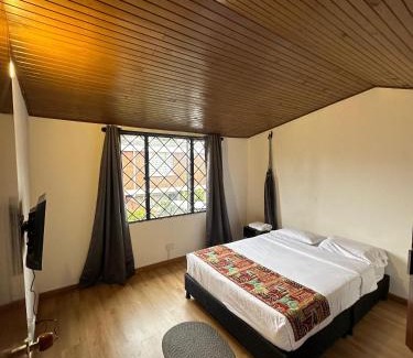 Barrios Unidos House | Bamuka Hostal