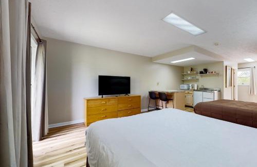 Baneberry Hotel | Baneberry Inn 7