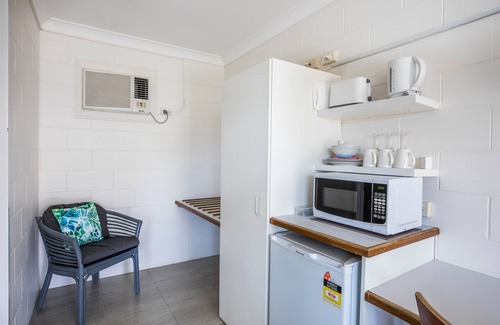 Rosslea Hotel | Banjo Paterson Motor Inn