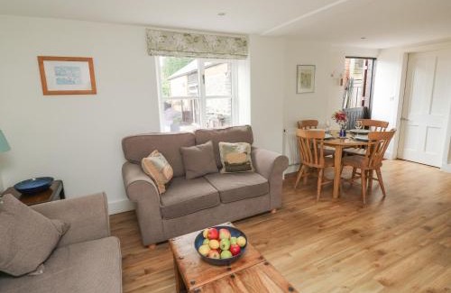 Honiton House | Bantam Cottage