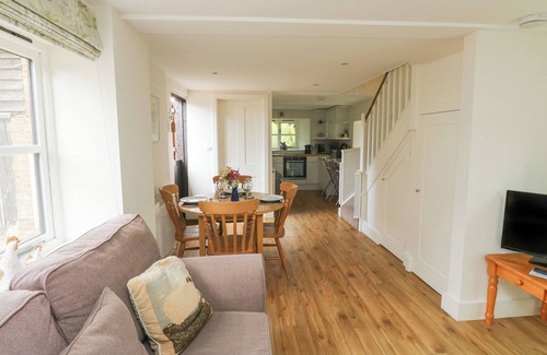 Ottery St Mary Cottage | BANTAM COTTAGE, pet friendly, with a garden in Ottery St Mary
