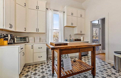 Ashland House | Barclay Klum House by WanderLodges