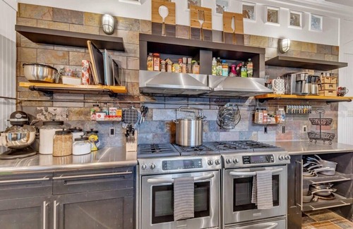 Gulfport House | Bare Feet Beach House - Close to beach dog friendly