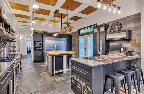 Gulfport House | Bare Feet Beach House - Close to beach dog friendly