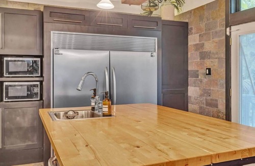 Gulfport House | Bare Feet Beach House - Close to beach dog friendly