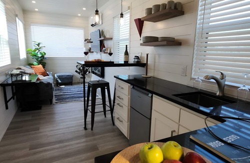 Fredericksburg Cottage | Barossa Valley Station | Patio | 1BR | Downtown