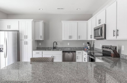 Madison Apartment | Barsala l Serene 1BD Sanctuary: Comfort Near Cummings Park