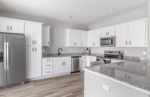 Madison Apartment | Barsala l Serene 1BD Sanctuary: Comfort Near Cummings Park