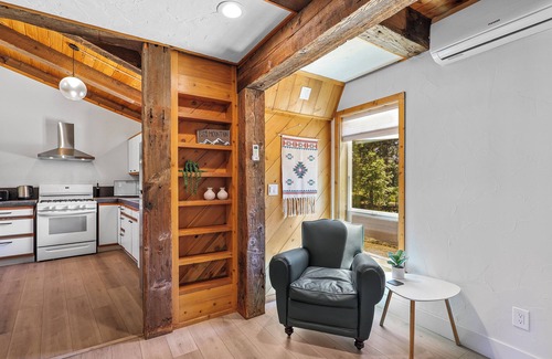 Mount Shasta Cabin | Basecamp Lodge - Cabin 2