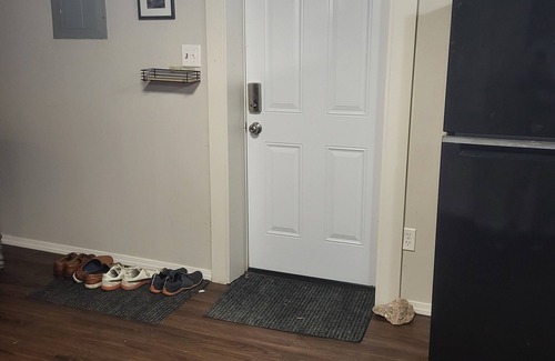 South Kansas City House | Basement apartment with full kitchen and sleeps 4 & only 8 miles from KC Stadium