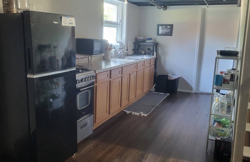 South Kansas City House | Basement apartment with full kitchen and sleeps 4 & only 8 miles from KC Stadium