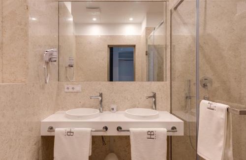 Pechers'kyi District Apartment | BASIS APARTMENTS - Adults Only