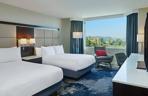 Redwood Shores Hotel | Bask in Modern Style Comfort! 2 Relaxing Units, Onsite Pool, Pets Allowed