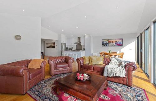 Skenes Creek House | Bass Retreat - Dog Friendly