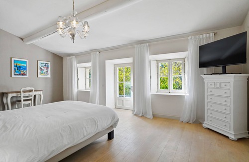 La Roque-sur-Pernes Other | Bastide 350m² renovated, magnificent view of Provencal village