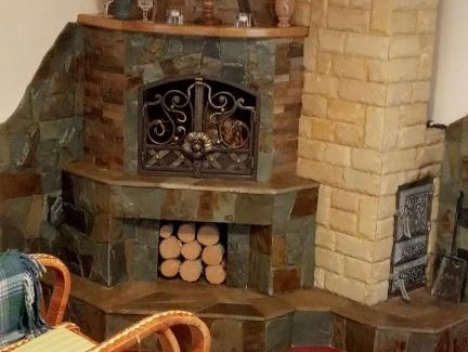 Vyzhnytsya House | Bat'kivska Hata