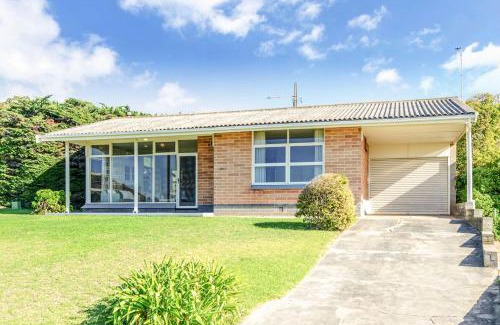 Encounter Bay House | Battye Cottage Beautiful Sea Views All Year Round