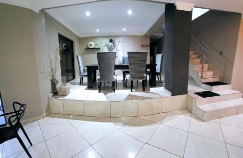 Tshakhuma Cabin | Batuka Damview Lodge