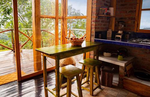 San Francisco House | BAUMHAUS Cabañas rusticas con jacuzzi privado