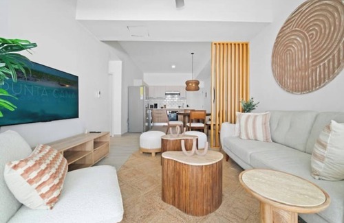 Punta Cana Apartment | Bavaro, 2bdrm apt, w/pool, jacuzzi & beach 4ppl