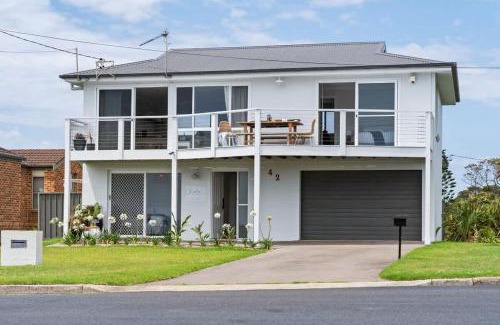 Bawley Point House | Bawley Blue - oceanfront 4BR pet-friendly retreat