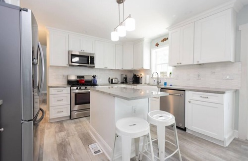 Town Bank House | Bay Block with in-ground heated Salt Water Pool open through October 31, 2026