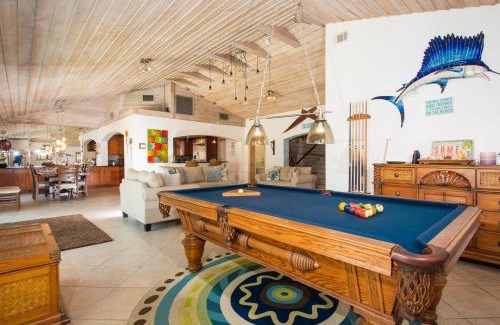 Clearwater Beach House | Bay Breeze House Waterfront home with pool
