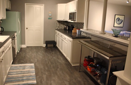 Bodega Bay House | BAY CANYON VIEW-CHARMING SINGLE LEVEL HOME- FENCED YARD + SPA-NEAR EVERYTHING!