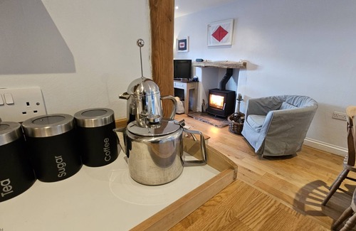 Portloe Cottage | Bay Cottage - a cottage that sleeps 6 guests in 3 bedrooms