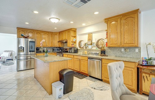 Hercules House | Bay & Hill Views: Modern Hercules Home