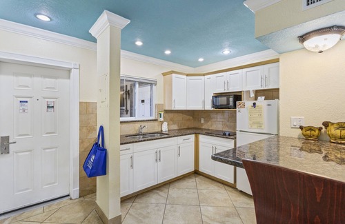 Belle Vista Hotel | Bay Palms Waterfront Resort - Hotel and Marina