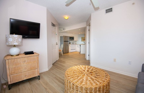 St. Pete Beach Condo | Bay Side Luxury | Steps to Beach | Prime Location