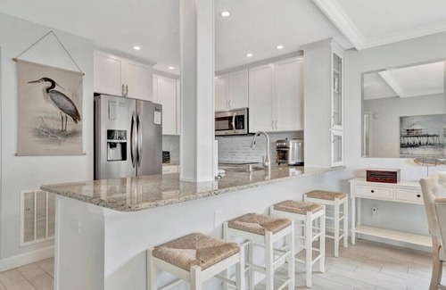 Bradenton Beach Condo | Bay to Bradenton Beach 2-2 Steps to Bridge Street-Marina