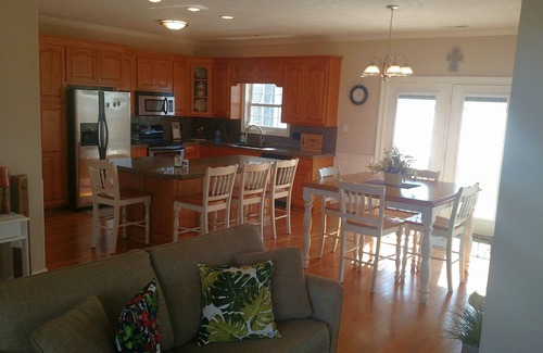 Council House | Bay Tree Lake Waterfront Home near White Lake NC sleeps 12